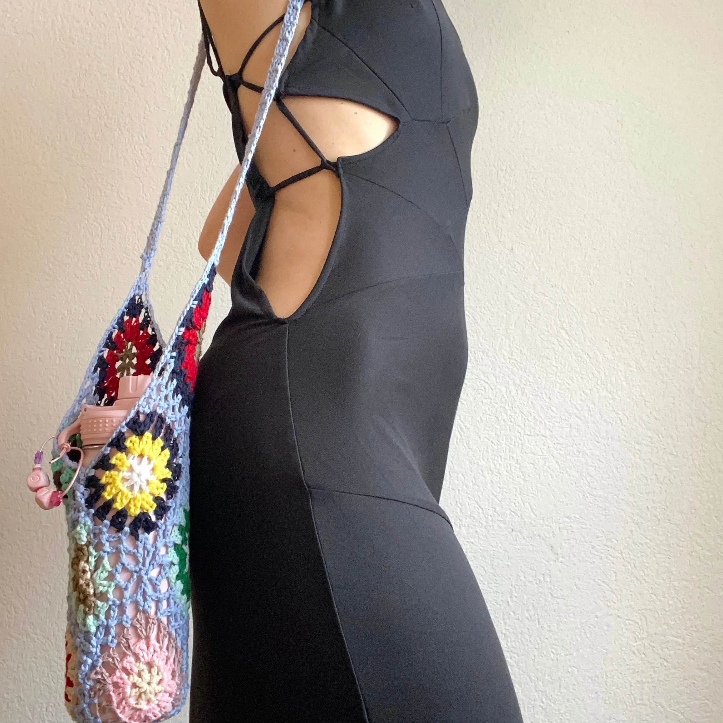 BLUE CROCHET WATER BOTTLE HOLDER