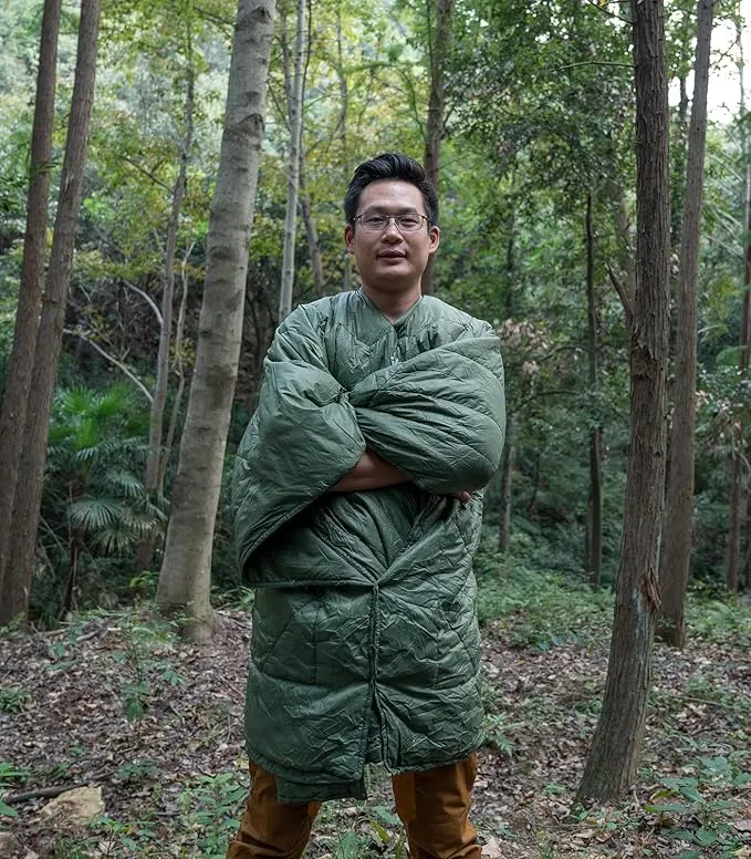iClimb Hooded 3M Thinsulate Insulation Warm Camping Blanket Wearable Poncho Ultralight Compact (Blue)