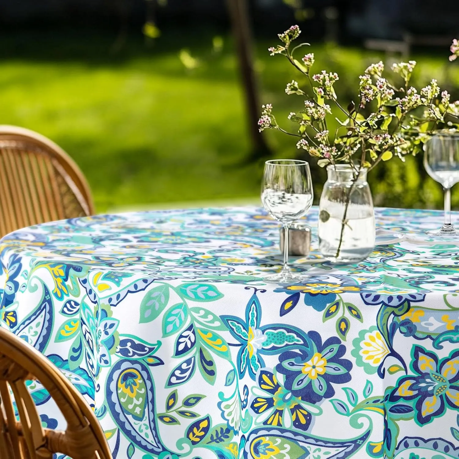 Lamberia Patio Outdoor Indoor 60" 5ft Round Tablecloth with Umbrella Hole and Zipper, Waterproof Table Cover for Backyard Circular Table/BBQs/Picnic (Paisley, 60" Round, Zippered)
