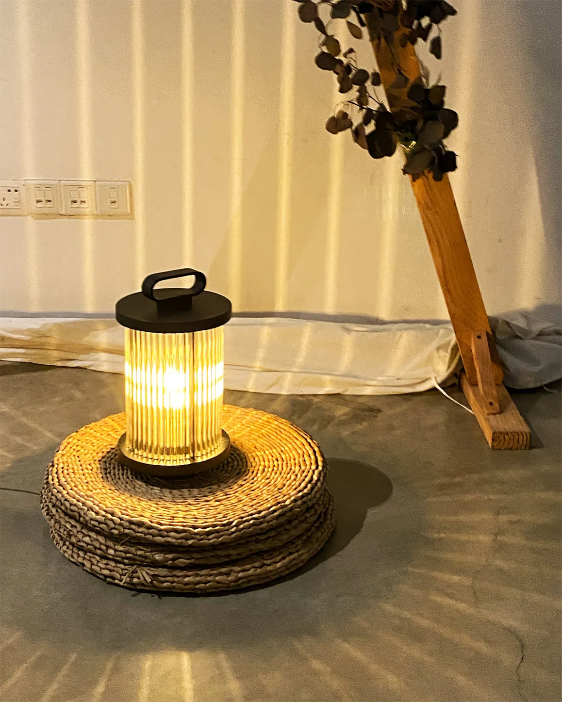 Line Glass Lantern Solar Table Lamp