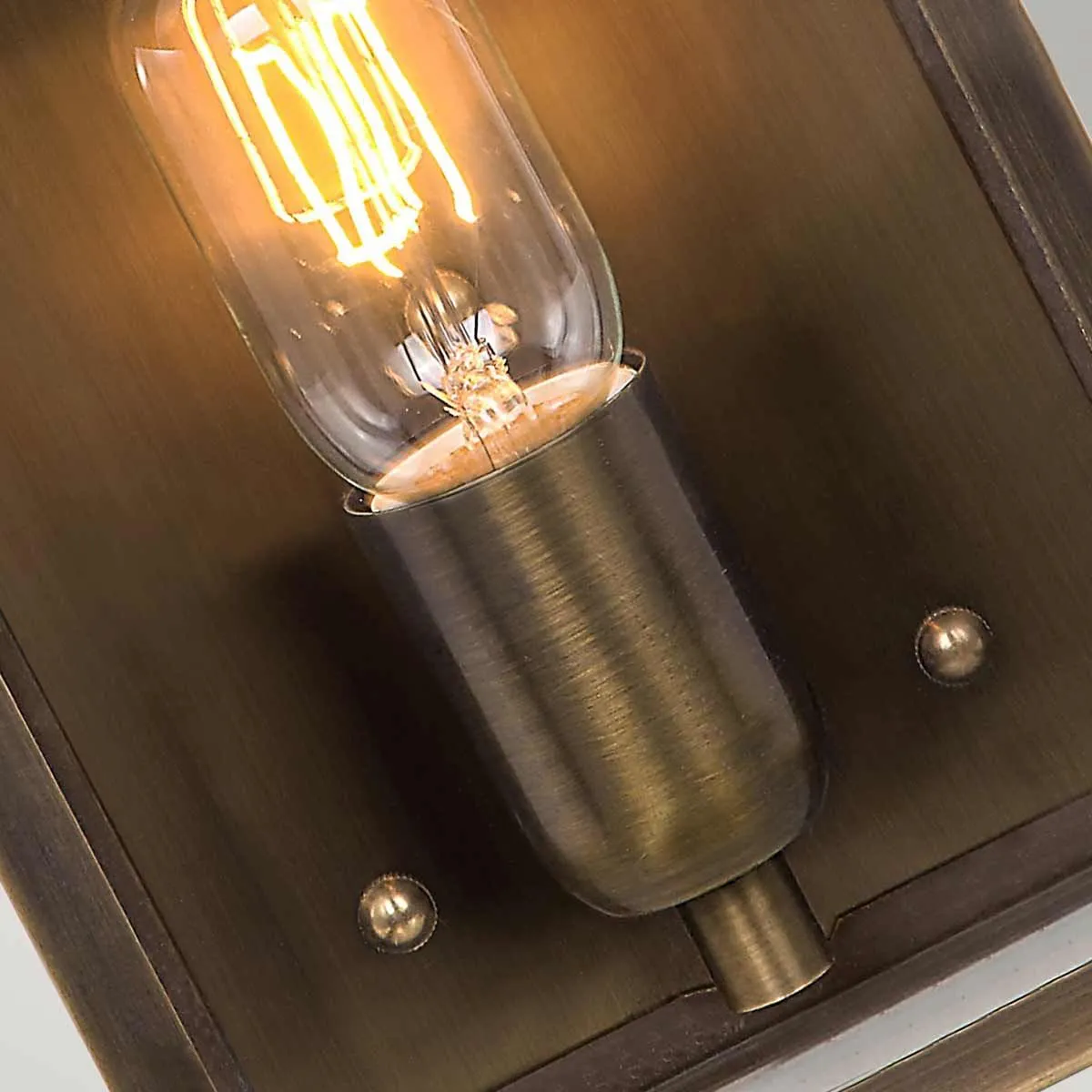 Victoria 1 Light Wall Lantern - Brass  | Aged Brass