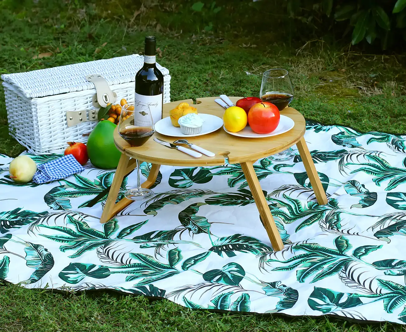West Avenue Round Wooden Folding Picnic Table